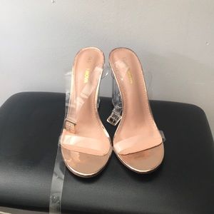 Brand new | never worn | Fashion nova thick heel